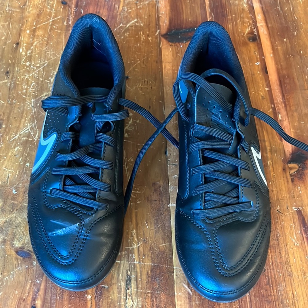 Nike Tiempo soccer cleats- Like New!